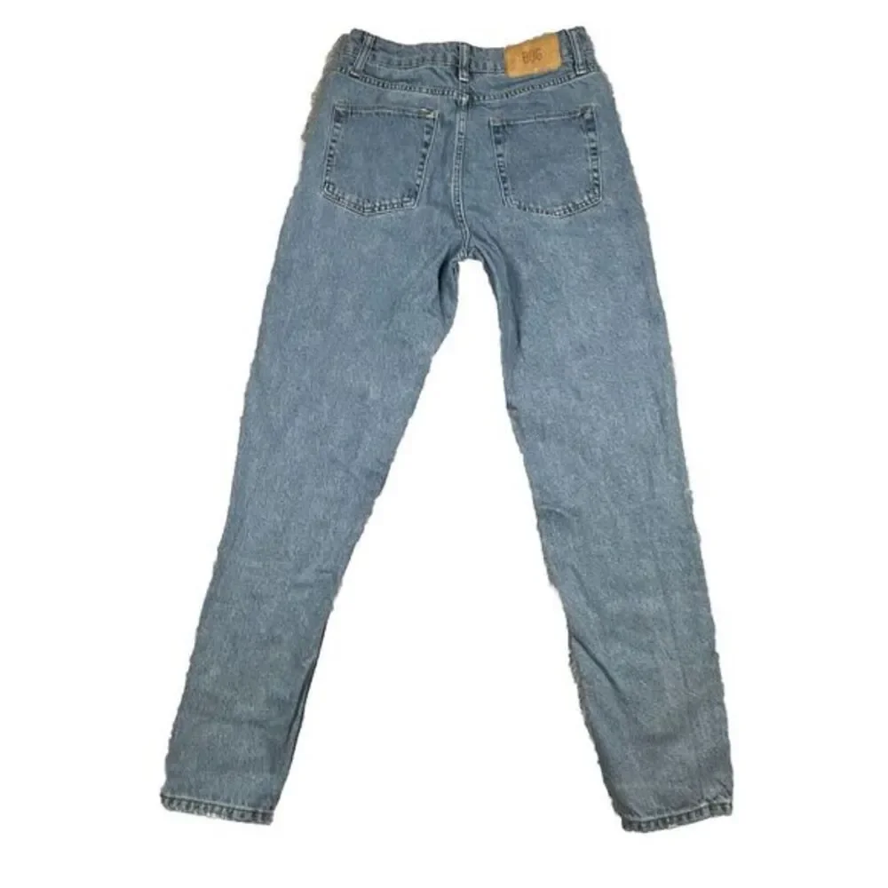 BDG Urban Outfitters Mom Jeans Blue Distressed Wash Size‎ 27 x32